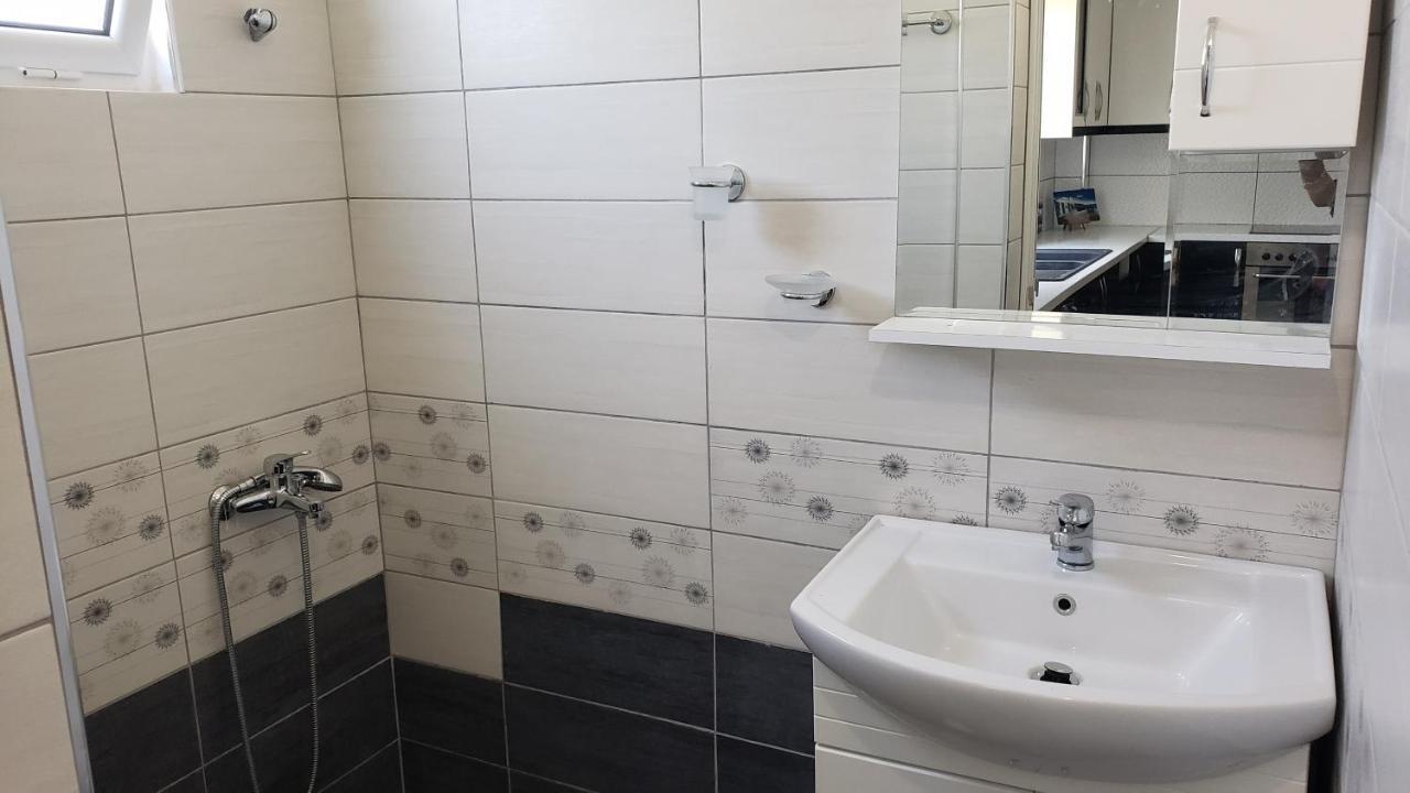 Guesthouse Shehu Εξαμίλιο Εξωτερικό φωτογραφία